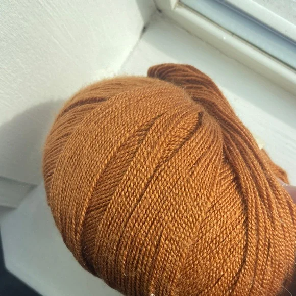 JUNIPER MOON FARM Findley Yarn - Rich Brown 50% merino 50% silk - Picture 1 of 8